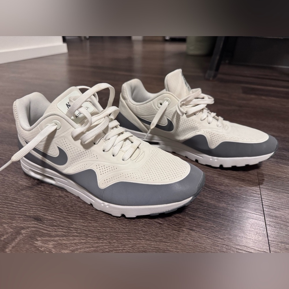 **SOLD** Nike Women’s Off-White and Gray Sneakers